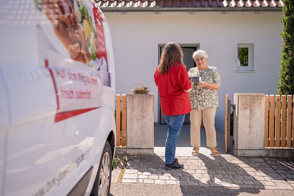 Menüservice des BRK bringt Mahlzeit direkt nach Hause
